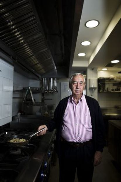 Julio González de Buitrago in the kitchen of La Contraseña bar in Madrid.