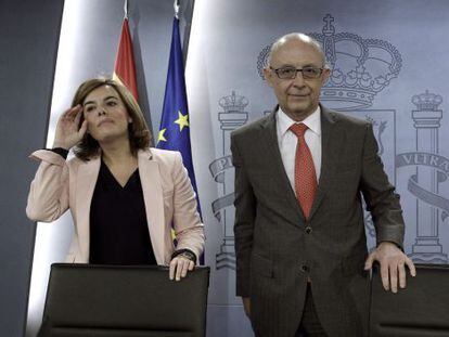 Deputy Prime Minister Soraya Sáenz de Santamaría and Finance Minister Cristóbal Montoro.