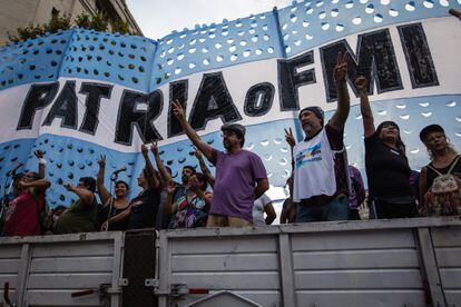 People protest against an agreement between the Argentine government and the IMF, in March of 2022