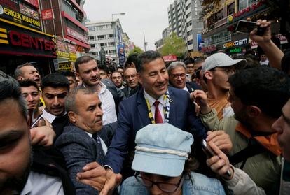 Sinan Ogan, center, the nationalist presidential candidate, is surrounded by supporters during a city tour, in Ankara, Turkey, on May 4, 2023.
