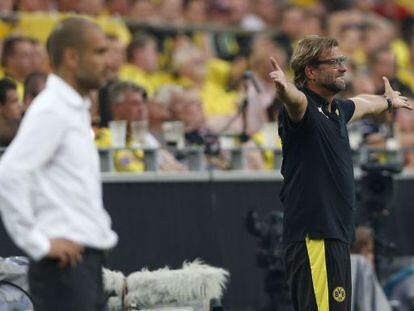 Pep Guardiola (l) and J&uuml;rgen Klopp on the touchline during the German Supercup Saturday. 