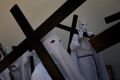 Hooded penitents of La Paz Brotherhood during the procession in Seville on April 14, 2019.