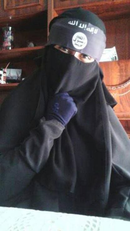 Nadia, a woman arrested in Operaction Kibera, with the ISIS flag
