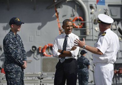 Obama aboard the USS Ross destroyer in Rota.