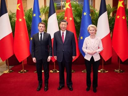 Chinese President Xi Jinping, center of picture, poses with his French counterpart Emmanuel Macron and European Commission President Ursula von der Leyen on April 7, 2023, in Beijing.