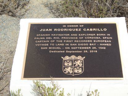 The plaque that was removed for referring to the Spanish origins of Juan Rodriguez Cabrillo.
