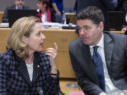 Spain's Nadia Calviño with Eurogroup president Paschal Donohoe at a meeting in Brussels in 2019.