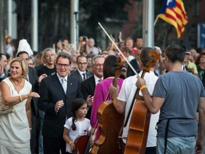 Regional premier Artur Mas (second from left) at the opening of the Diada.