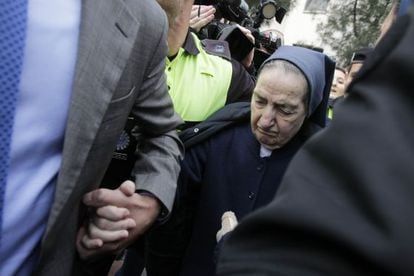 Sister Mar&iacute;a leaving court after a hearing in April, 2012. 