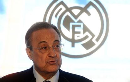 Real Madrid president Florentino P&eacute;rez gives his acceptance speech at the Bernab&eacute;u stadium, 