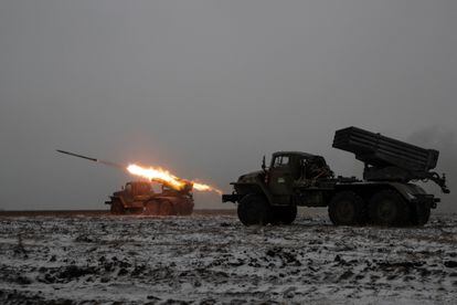 Ukrainian soldiers fire at Russian troops on the frontlines of Bakhmut; January 15, 2023.