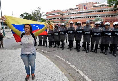 A woman demonstrates outside the Venezuelan Navy command headquarters on May 4.