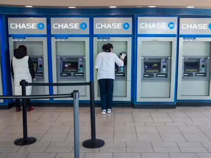 A Chase bank employee cleans the branches ATMs in New York in March 2020.