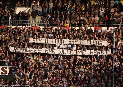Soccer fans at a match in Germany hold up a sign in support of refugees.