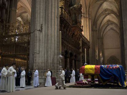 The funeral ceremony for the Duchess of Alba in Seville Cathedral.