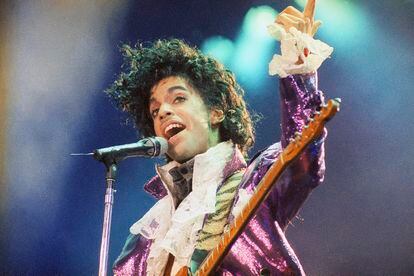 Prince performs at the Forum, Feb. 18, 1985, in Inglewood, California.