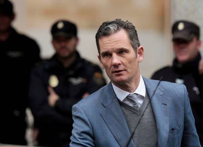 Iñaki Urdangarin walks out of a Palma court on February 23.