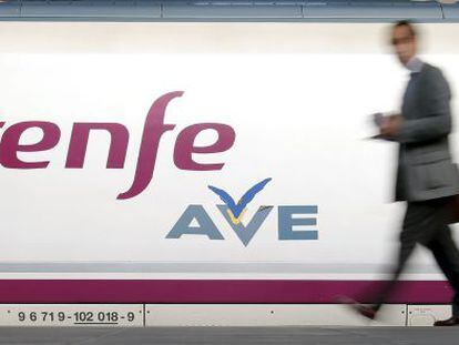 A passenger prepares to board an AVE train.