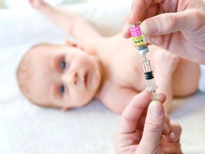 A baby gets its vaccines.