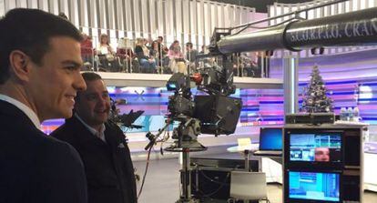 Socialist candidate Pedro Sánchez visits a TV set.