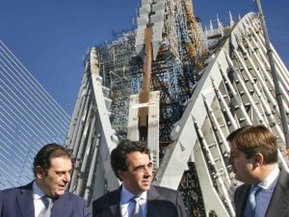 Santiago Calatrava (center) visiting his City of Arts and Sciences complex in Valencia during construction.