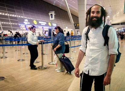 Shalev Levi at Ben Gurion, before flying to Moldova, this Thursday.