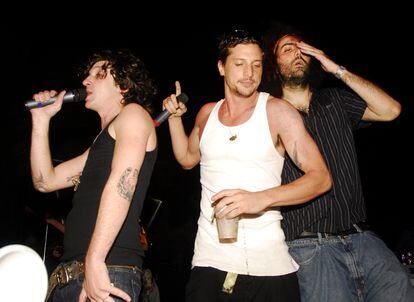 Simon Rex in 2007 doing what he did best back then: partying.