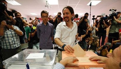 Unidos Podemos leader Pablo Iglesias votes on Sunday.