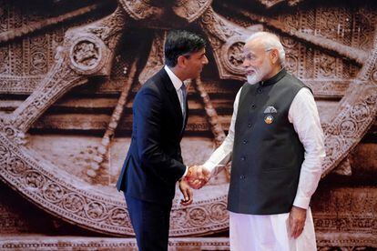 Indian Prime Minister Narendra Modi shakes hand with British Prime Minister Rishi Sunak upon his arrival at Bharat Mandapam convention center for the G20 Summit, in New Delhi, India, Saturday, Sept. 9, 2023.