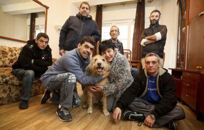 Diego (on sofa), Antonio (hugging dog), Ray, Gloria, Pi (with glasses), Pedro (standing) and Fede together in the refuge.