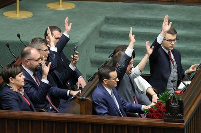 Poland’s Parliament Elects Centrist Party Leader Donald Tusk As Prime ...