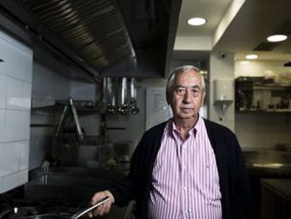 Julio González de Buitrago in the kitchen of La Contraseña bar in Madrid.