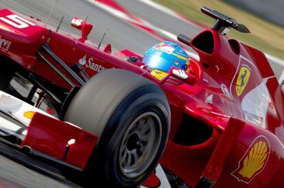 Fernando Alonso drives the new Ferrari in the final practice session at Montmel&oacute;.