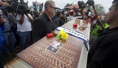 Miss Honduras, who was found dead last Wednesday, is laid to rest.