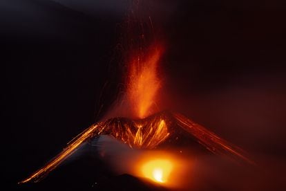 Eruption of the volcano on La Palma, seen on Saturday.