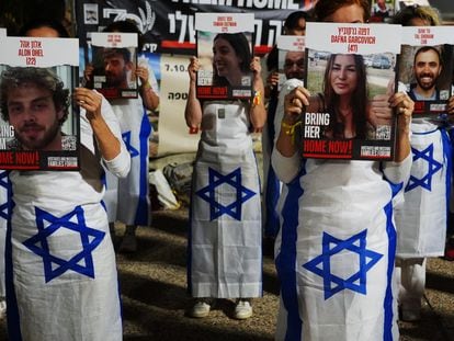 Protestors in Tel Aviv demanding the safe return of Israeli hostages after the deaths of three captives last Friday.