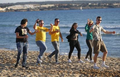 Tourists from Germany dance at El Arenal beach in Palma de Mallorca.
