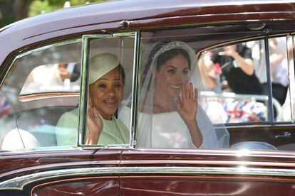 Meghan Markle in her wedding dress as she leaves the hotel where she spent the night with her mother Doria Ranglan on May 19, 2018.