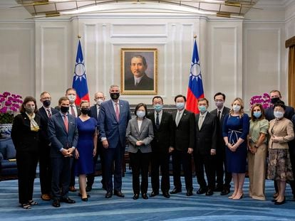 Taiwanese President Tsai Ing-wen (c) poses with the US delegation led by Indiana Governor Eric Holcomb, to her left, in an official photo.