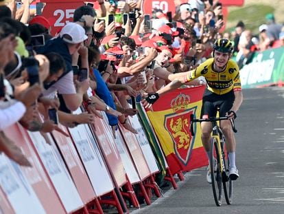 Team Jumbo-Visma's US rider Sepp Kuss slaps hands with spectators as he celebrates winning the sixth stage of the 2023 La Vuelta cycling tour of Spain on August 31, 2023.