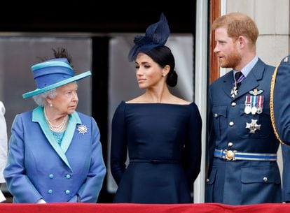Elizabeth II, with her grandson, Prince Harry and his wife, Meghan Markle, at Buckingham Palace, in July 2018.
