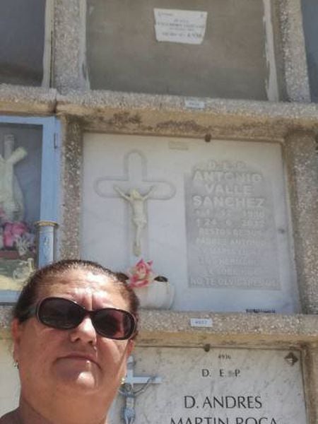 Juana Escudero Lezcano beside the tomb of her namesake.