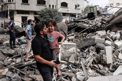 Israel battles Hamas militants as country's death toll from mass incursion  reaches 600 | International | EL PAÍS English