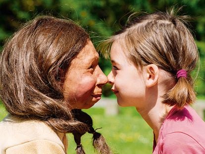 A 'Homo sapiens' girl, on the right, with the 'Homo neanderthalensis' model on the left, from the Neanderthal Museum in Germany.