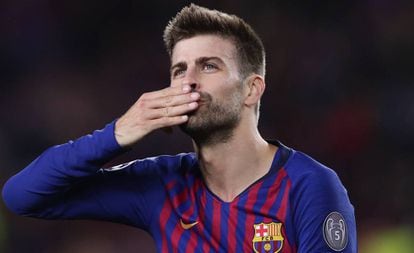 Piqué gestures to fans after the Barcelona-Liverpool match.