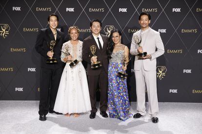Young Mazino, Maria Bello, Steven Yeun, Ali Wong and Joseph Lee, from the series 'Beef,' pose with their Emmys.