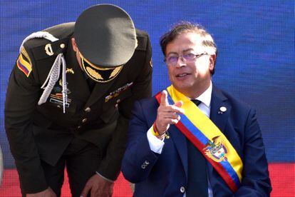 Colombian President Gustavo Petro speaks with a soldier during his inauguration.