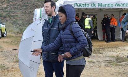 Ángel Cruz (L), father of the missing boy in Níjar, and his partner Ana Julia Quezada, during the second day of the search party.