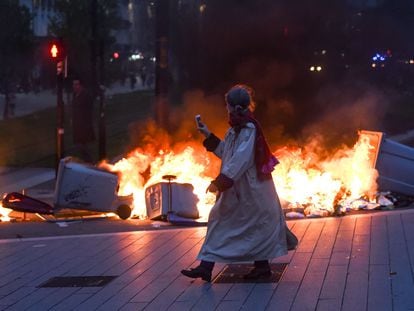 Trash burned in Nantes after the French Constitutional Council announced on Friday, April 14, that it approved the pension reform.