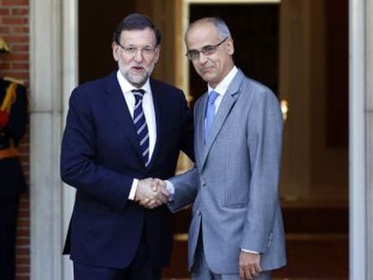 Mariano Rajoy (left) and Andorran government head Antoni Martí.